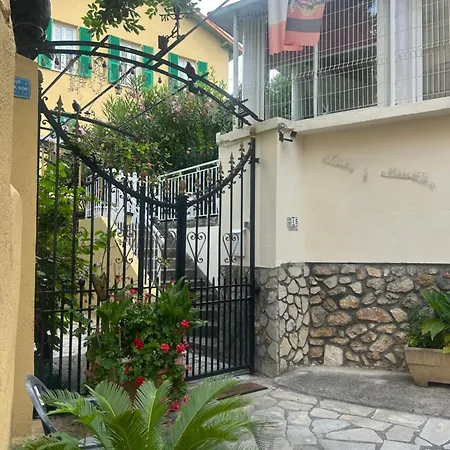 La Mascotte Apartment